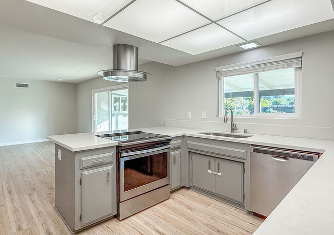 Building Photo - 1251 Buckingham Dr