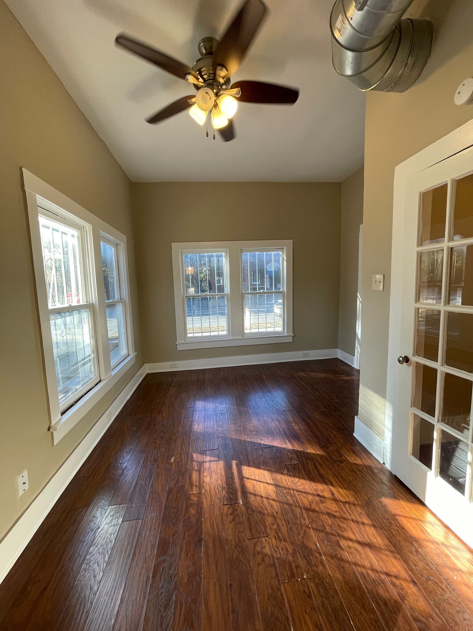 Master Bedroom - 501 W Mistletoe Ave