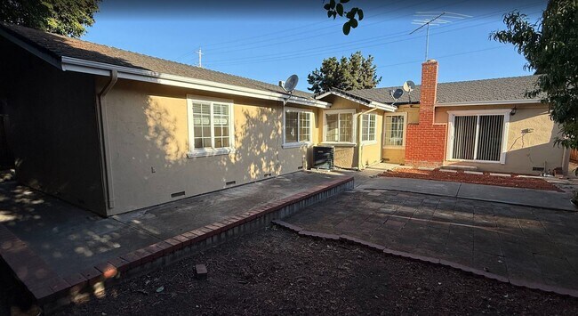 Building Photo - 960 Branham Ln