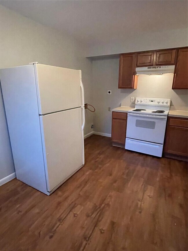 Building Photo - 7206 Twin Crest Dr