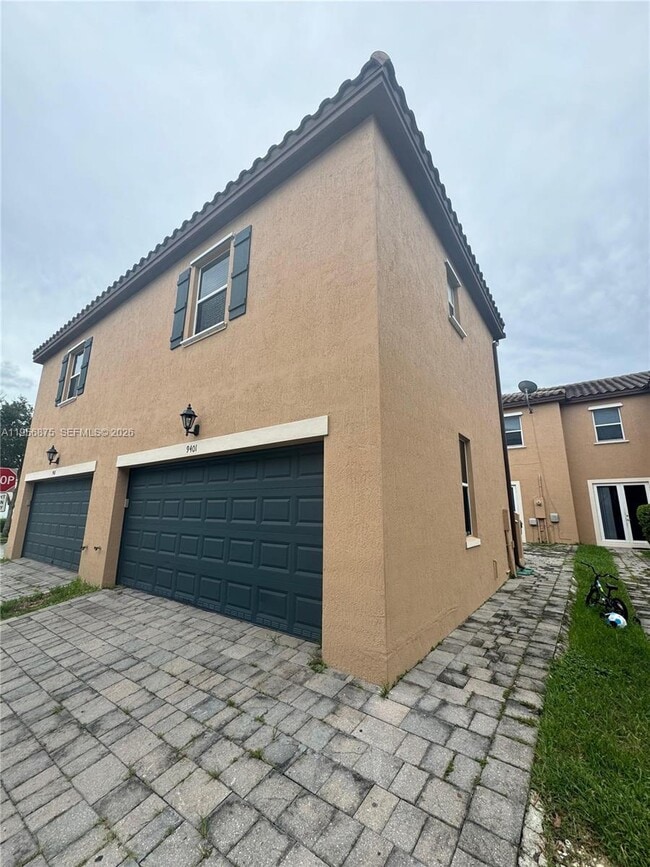 Building Photo - 9401 SW 171st Pl