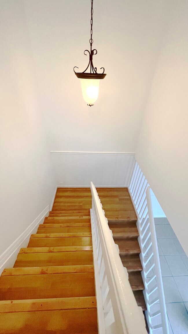 Building Photo - 10919 Mainsail Dr