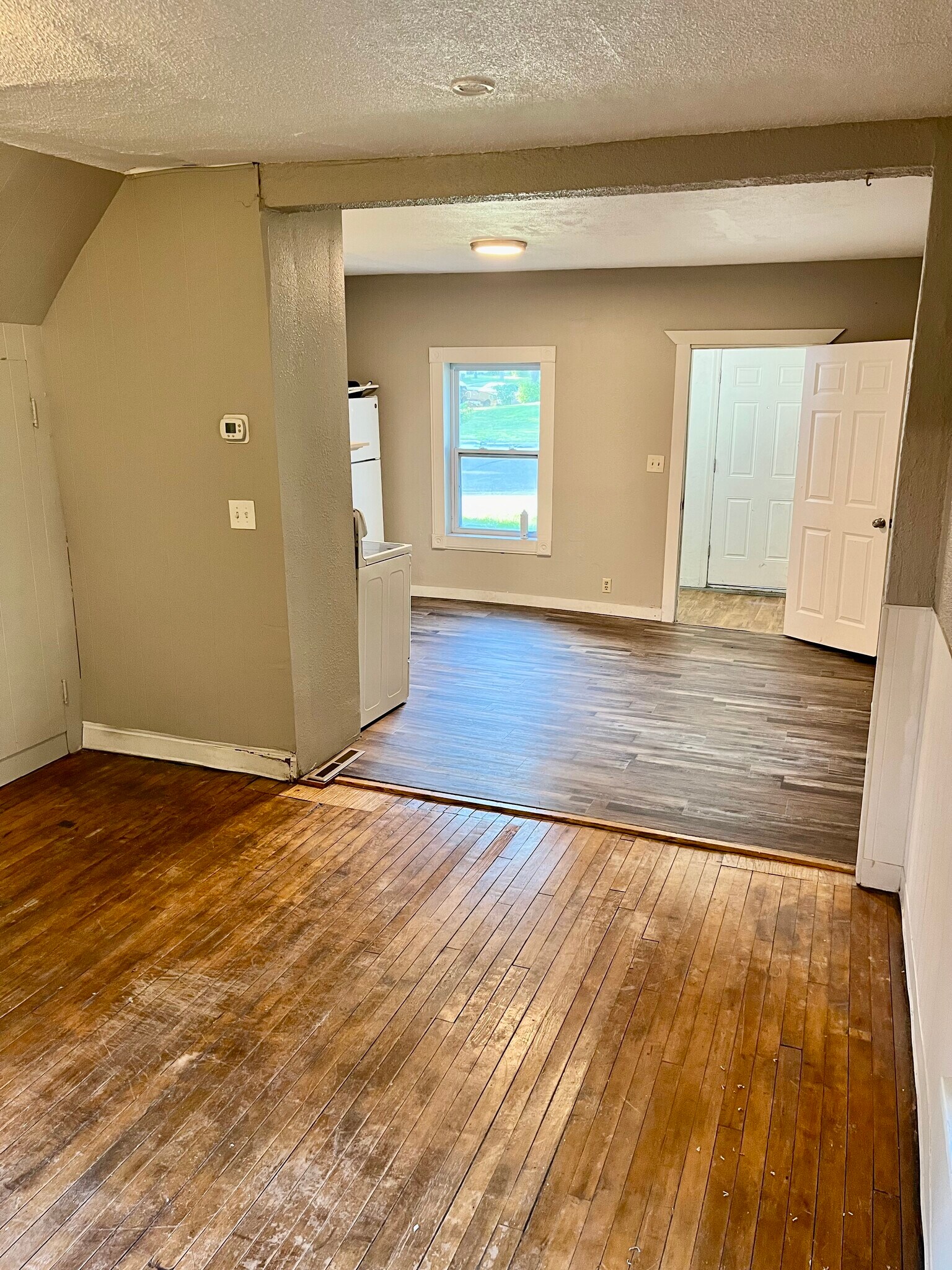 Building Photo - 729 W Cavour Ave