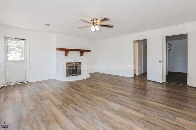 Building Photo - Charming Sherwood 3 BR Home with Fireplace & Big Yard