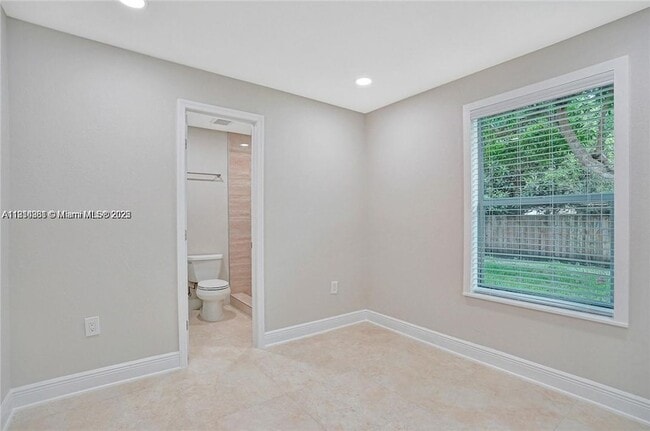 Building Photo - 9457 SW 52nd Ct