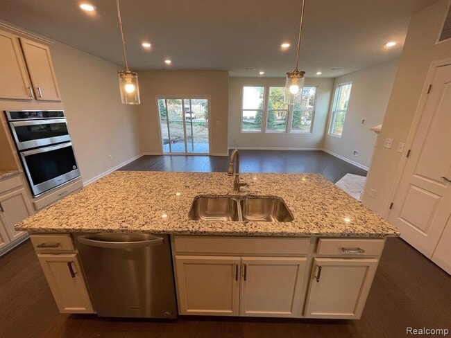 Building Photo - 22470 Woodbridge Ln