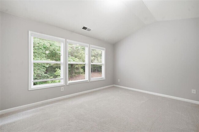 Building Photo - 3685 Silver Springs Rd