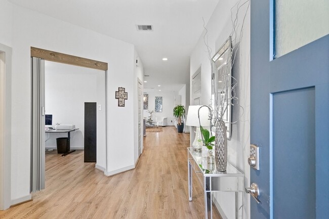 Building Photo - 29403 Ella Larchmont Ct