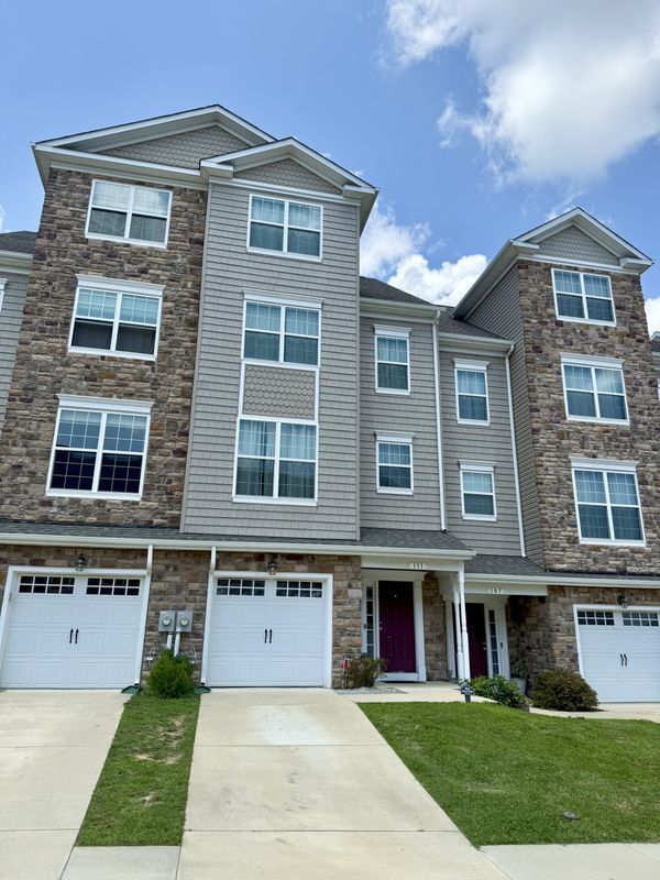 Building Photo - 111 Clydesdale Ln