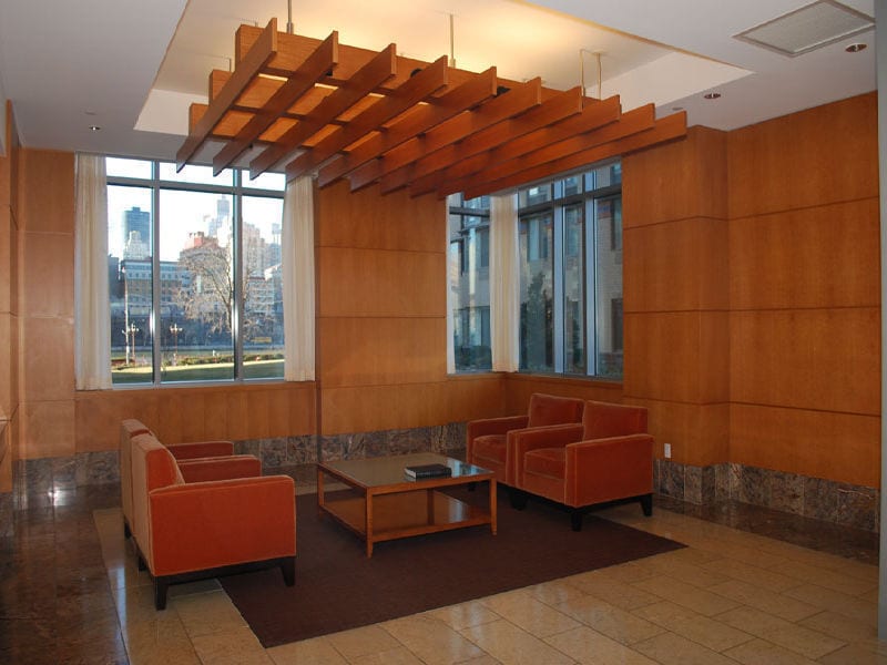 Building Photo - 455 Main St