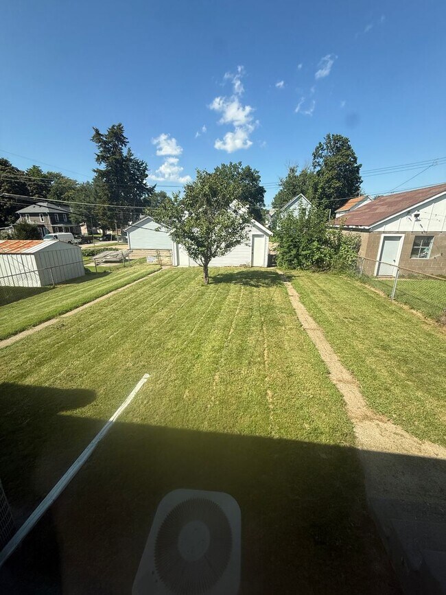 Building Photo - 205-207-207 18th Ave