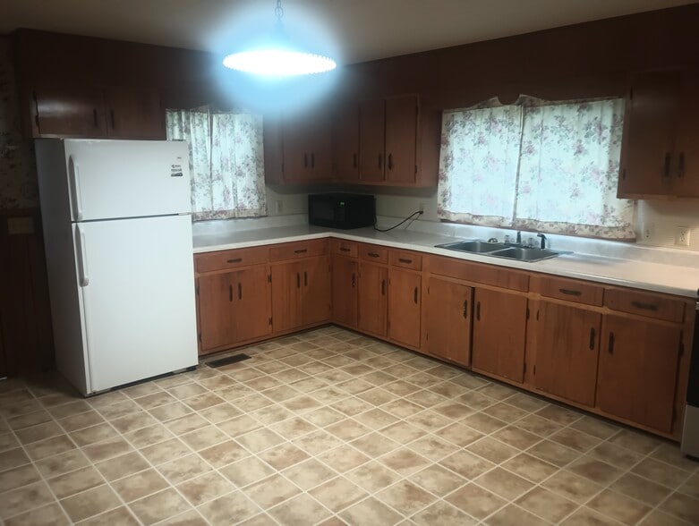 Double Stainless sink - 1039 Old State Highway 8