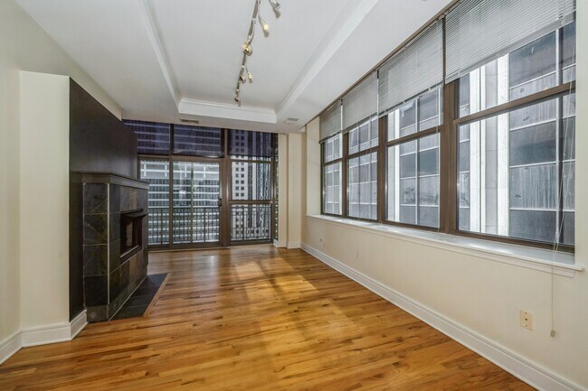 Building Photo - 212 W Washington St