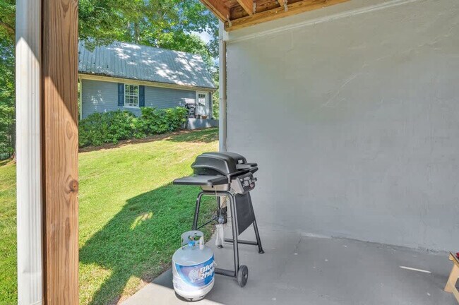 Building Photo - 254 Beaten Path Rd