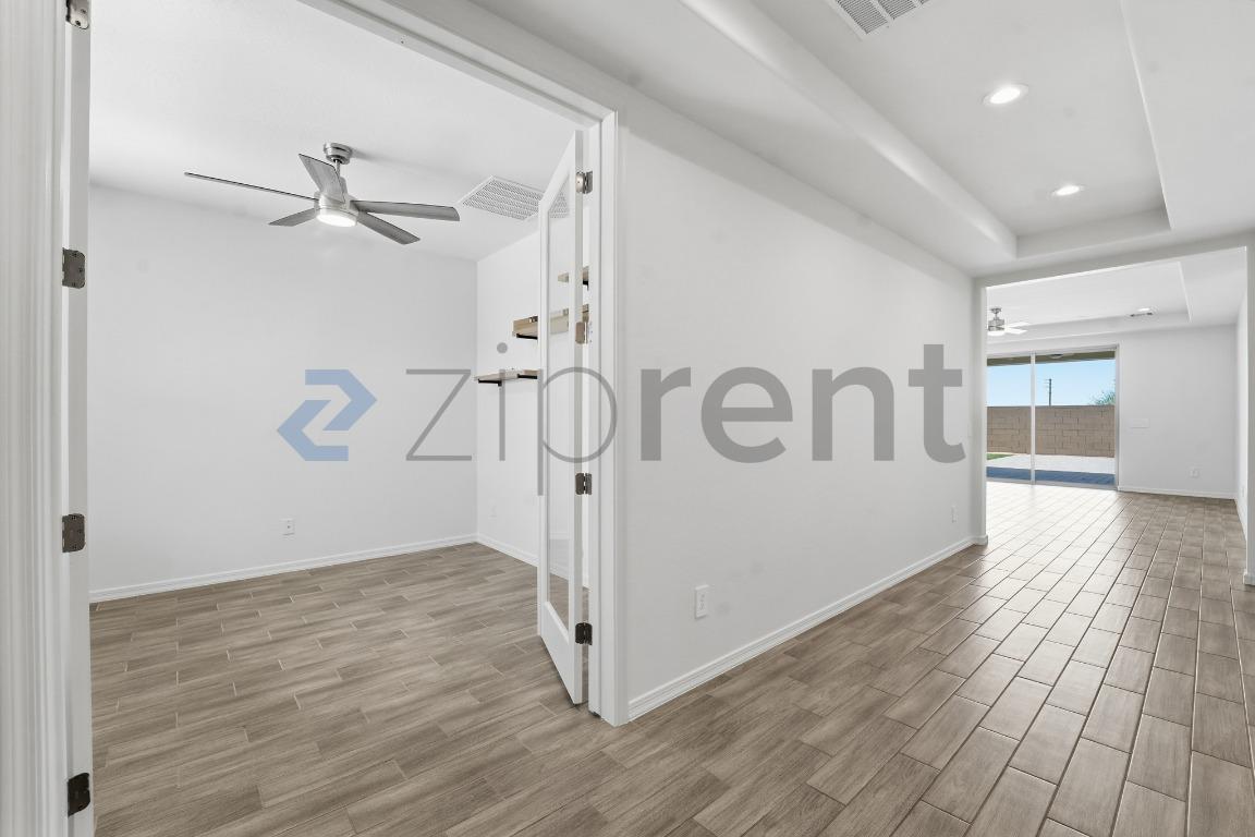 Building Photo - Unit
