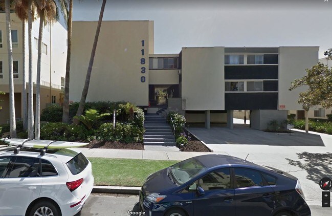Building Photo - 11830 Darlington Ave