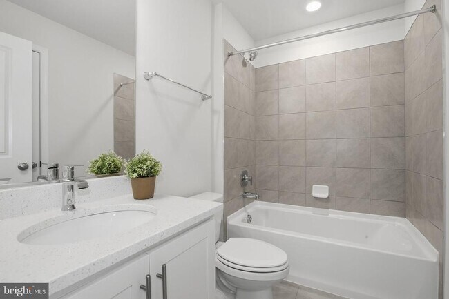 Building Photo - 332 Ensemble Wy