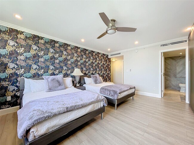 Building Photo - 11113 Biscayne Blvd