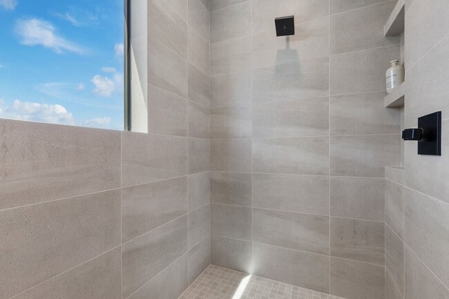 Building Photo - 4053 Heron Fairway Dr