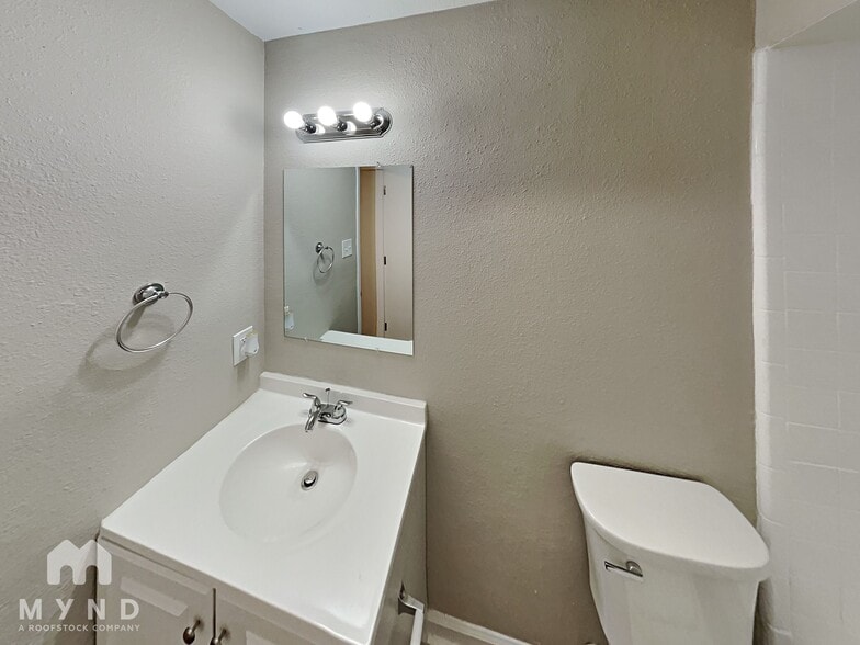 Building Photo - 105 Ripplewood Dr