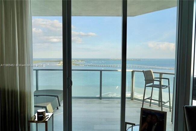 Building Photo - 1300 Brickell Bay Dr