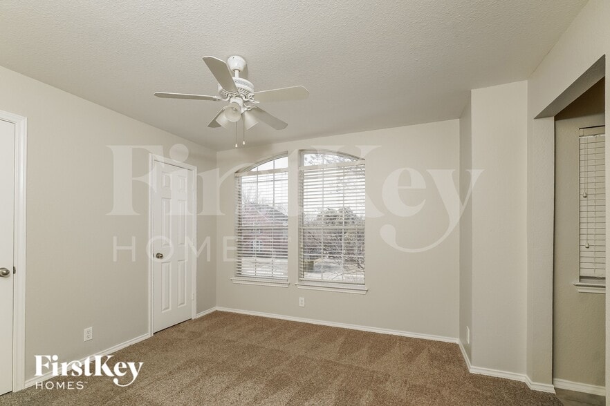 Building Photo - 1756 Oak Sprawl