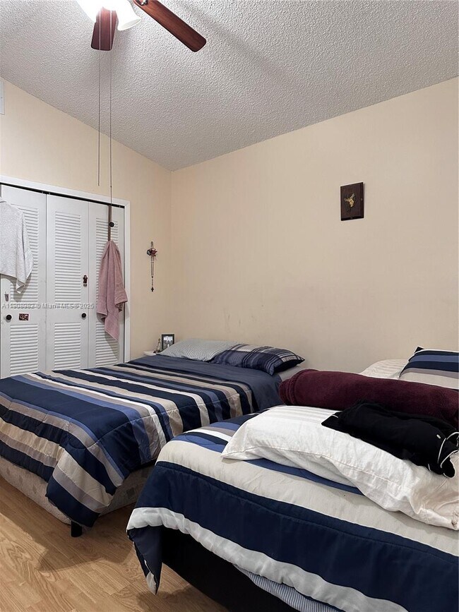 Building Photo - 16215 SW 139th Ct