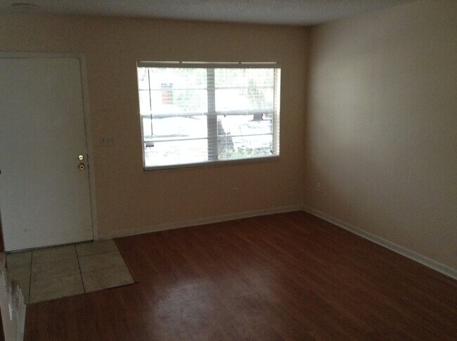 Building Photo - Convenient 2 Bedroom Townhome Near UCF & Full Sail – Available Now!