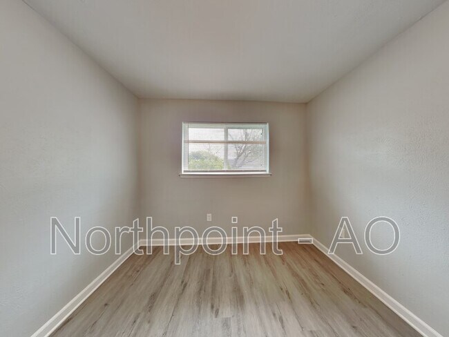 Building Photo - 3207 Daniel Dr