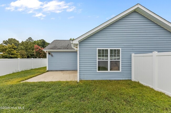 Building Photo - 2901 Beunavista Ct
