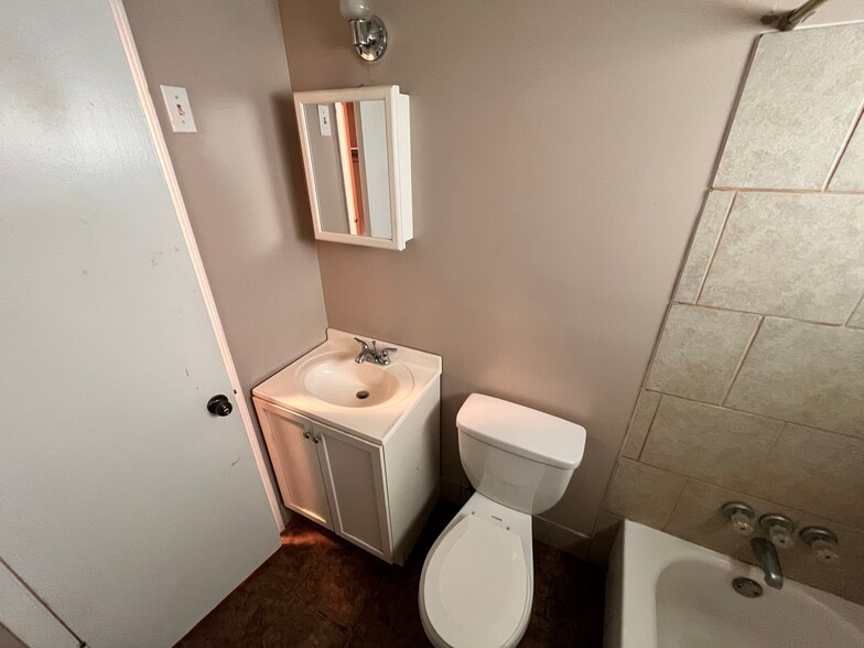 Building Photo - 1958 Kenny St