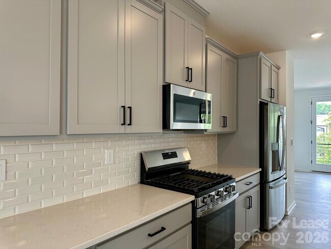 Building Photo - 1556 Blanche St
