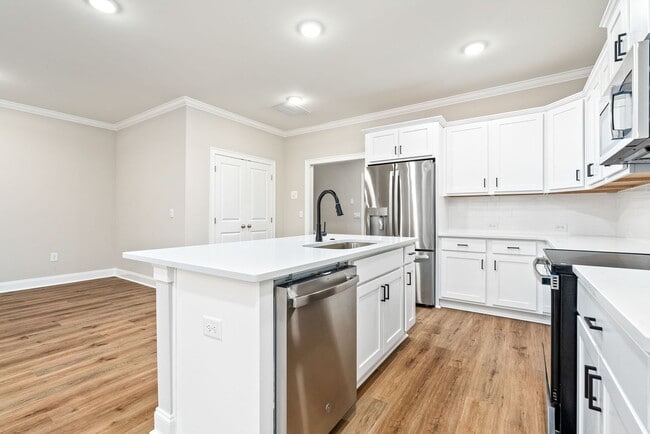 Building Photo - 1ST MONTH FREE!!