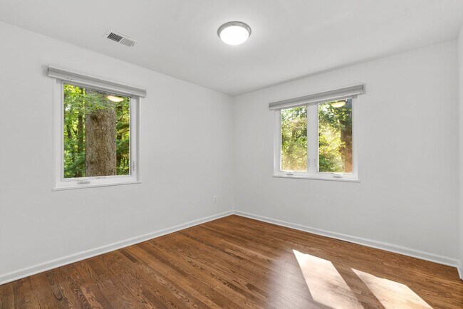 Building Photo - 3BR/4BA - Silver Spring Rambler on Quiet Cul-de-Sac Near Sligo Creek Park