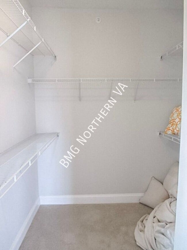 Building Photo - 24688 Hutchinson Farm Dr