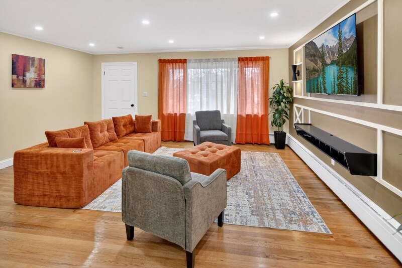 Building Photo - 44 Fullerton St