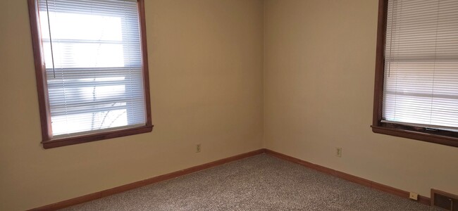 Building Photo - 2 bedroom Home near Mercy Hospital!!  $1095!