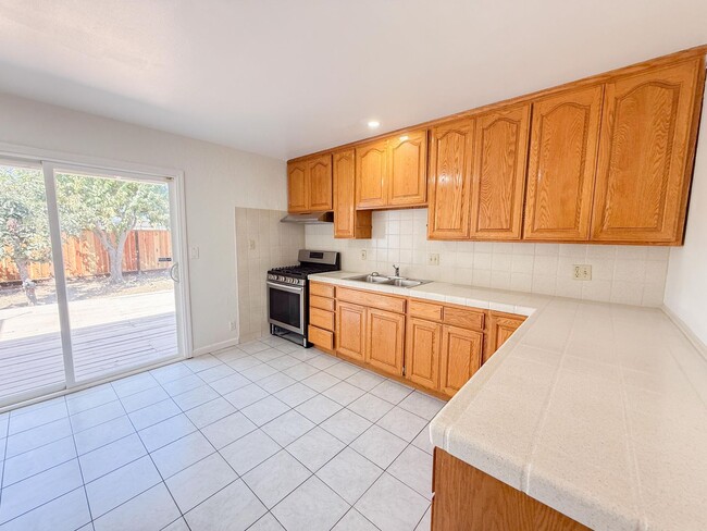 Building Photo - Floresta Gardens San Leandro Ranch Home
