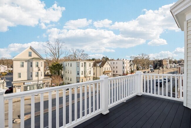 Building Photo - 559 Hyde Park Ave