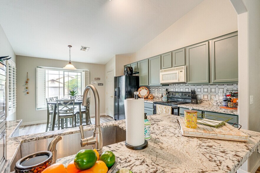 Building Photo - 2125 W Goldmine Mountain Dr