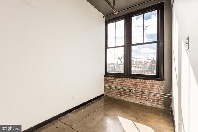 Building Photo - 1701 Tulip St