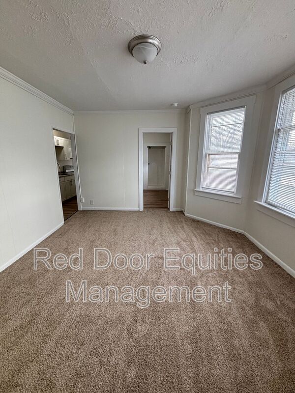 Building Photo - 522 N High St