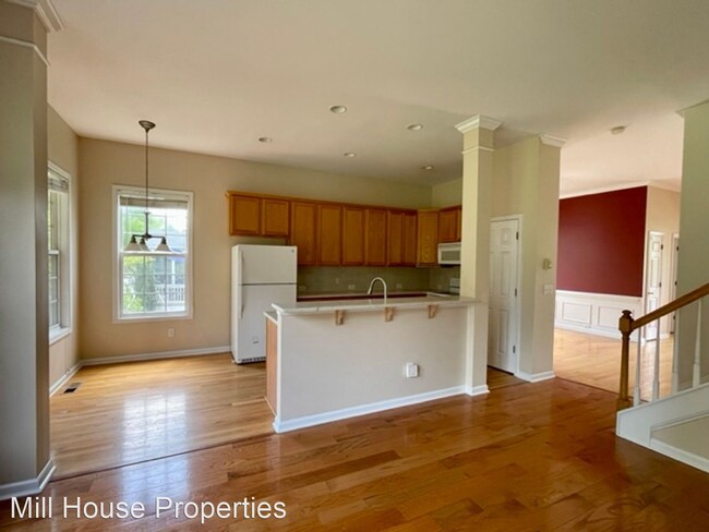 Building Photo - 4 br, 2.5 bath House - 118 N Fields Circle