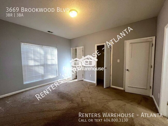 Building Photo - Charming 3 Bedroom Townhome with Master Be...