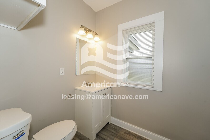 Building Photo - 207 W 29th St