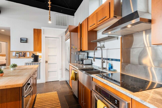 Building Photo - 9801 Mor Dr