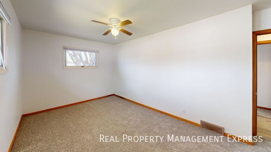 Building Photo - Spacious 2 Bedroom, 2 Bath Home in the Heart of Dell Rapids