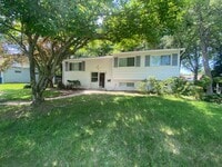 Building Photo - PRICE REDUCTION! A spacious three bedroom/ three bath split foyer single family home located in K...