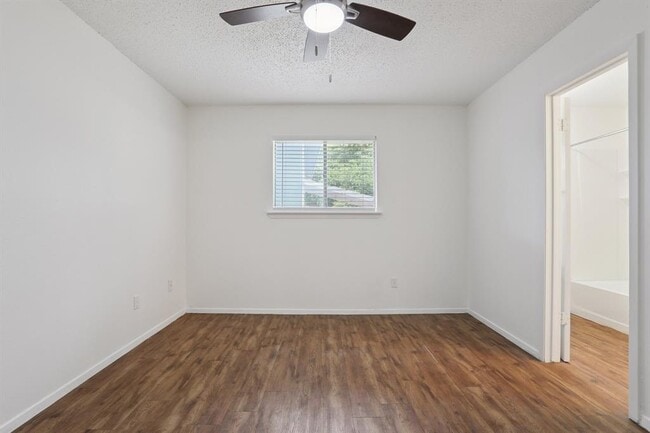 Building Photo - 1811 Mearns Meadow Blvd