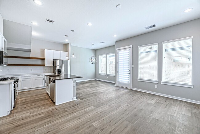 Building Photo - 8423 Berry Brush Ln